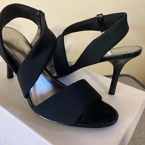 Calvin Klein Womans Black Heel Dress Shoe - 9 1/2M